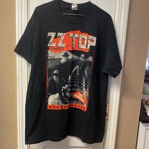 Gildan Black ZZ Top Graphic Tee with Red and White Print